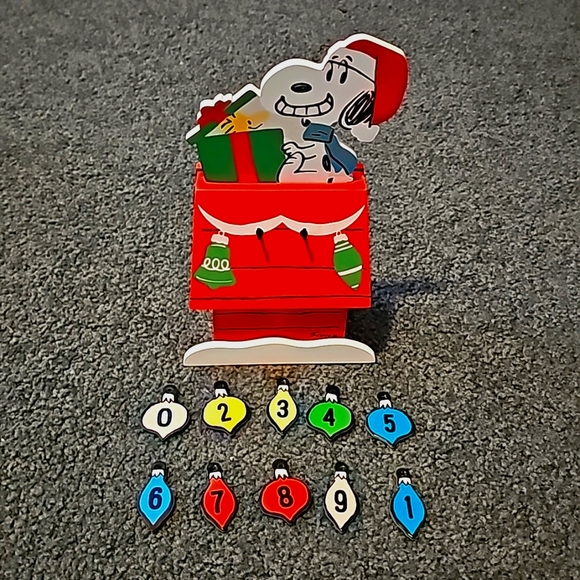 Hallmark Other - Hallmark Peanuts Snoopy on Dog House Christmas Countdown Calendar Decoration NWT